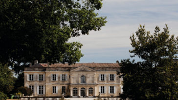 Les Bons Plans à Bordeaux : Pour les Portes Ouvertes en Médoc, Johanna, responsable œnotourisme/réceptif au Château du Taillan à répondu à nos questions