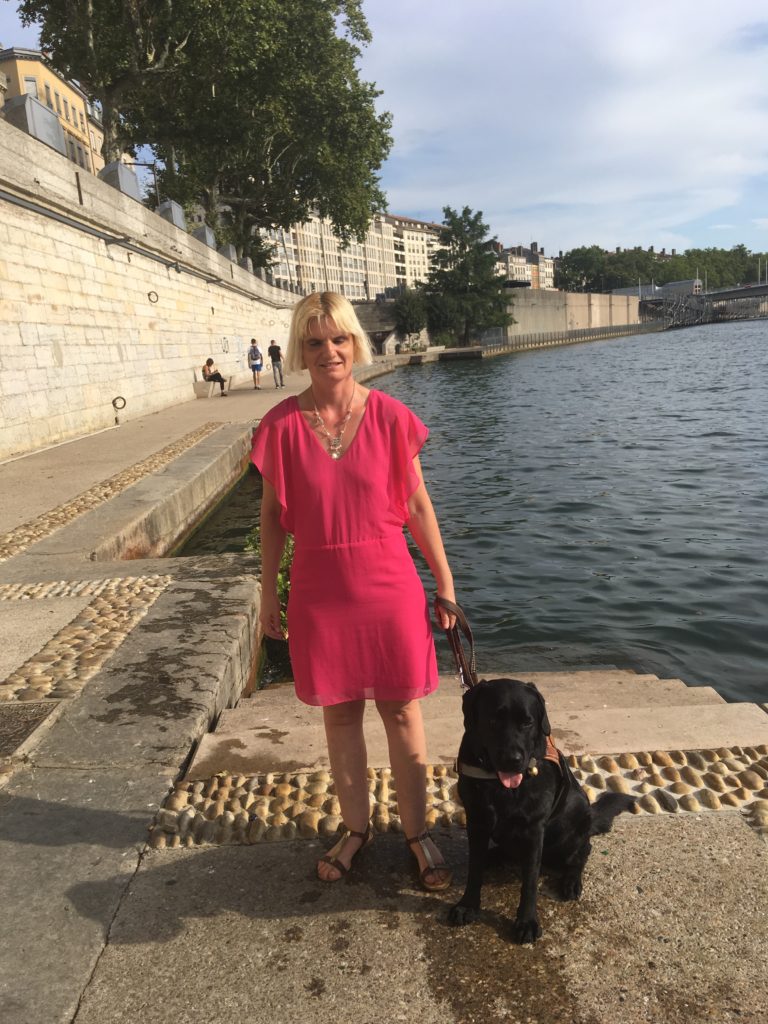 Les bons plans à Bordeaux présentent : L'interview rapido de Sylvie Moussu, guide au restaurant "Dans le noir ?". 3