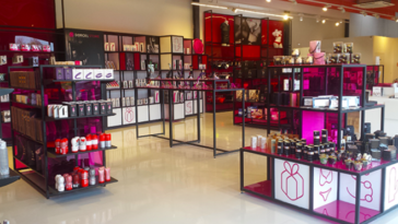 Dorcel, connue pour ses films pour adultes et produits érotiques, ouvre un concept store à Bordeaux dans le quartier des Bassins à flot.